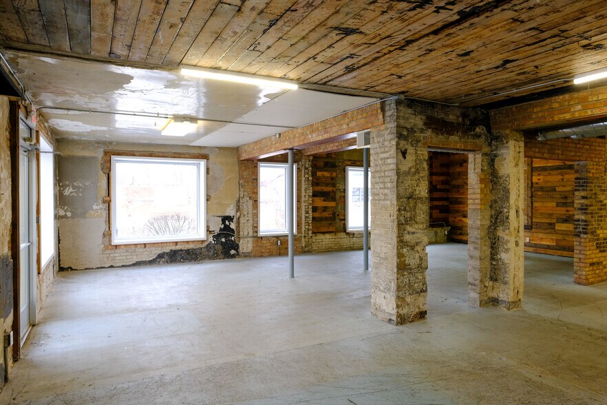 408 W Main St, Benton Harbor, MI à louer - Photo intérieure - Image 3 de 118