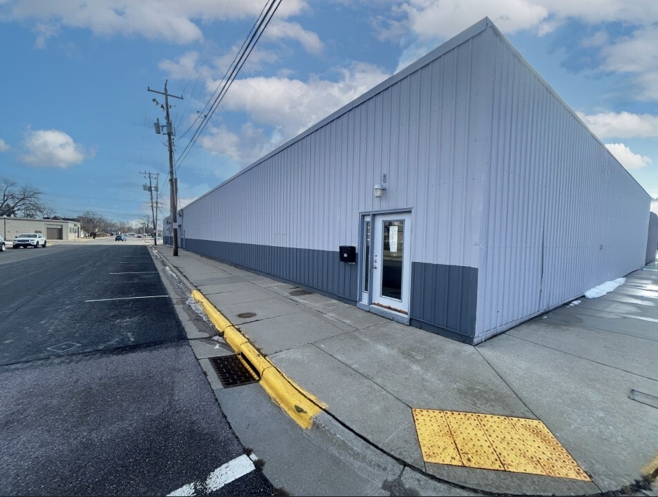 414 La Crosse St, Mauston, WI for lease Building Photo- Image 1 of 8