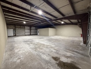 1229 Colorado Ln, Arlington, TX for lease Interior Photo- Image 2 of 5