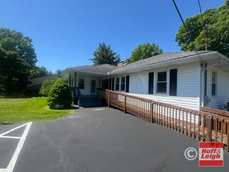 355 N Main St, Munroe Falls, OH à vendre - Photo du bâtiment - Image 2 de 6