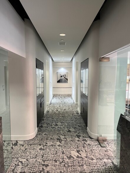 428-444 N Bedford Dr, Beverly Hills, CA for lease - Interior Photo - Image 2 of 19