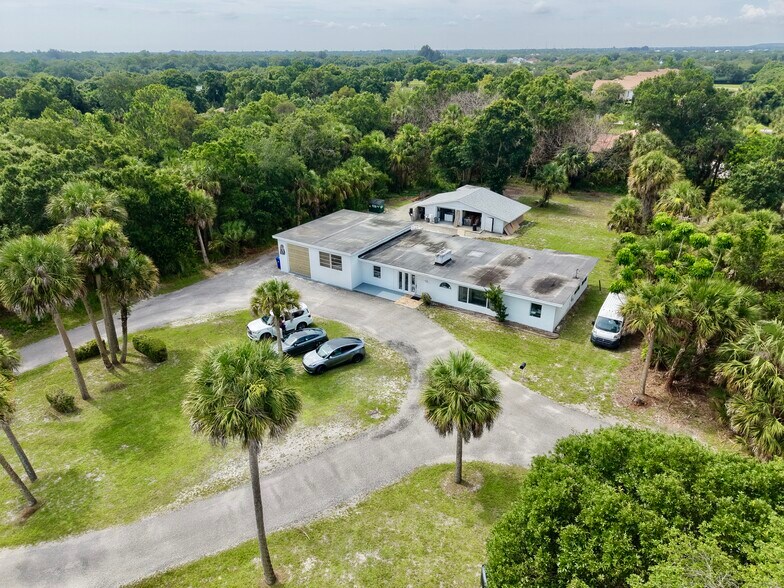 7775 20th St, Vero Beach, FL à vendre - Photo du bâtiment - Image 3 de 6