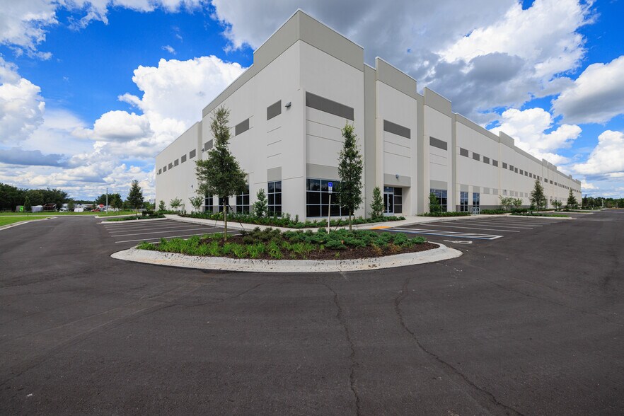 Landstar Blvd, Orlando, FL à louer - Photo du bâtiment - Image 2 de 10
