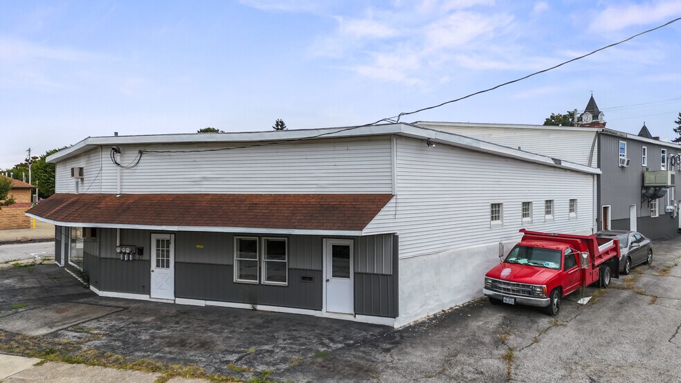 49 Railroad St, New London, OH à vendre - Photo du bâtiment - Image 3 de 9