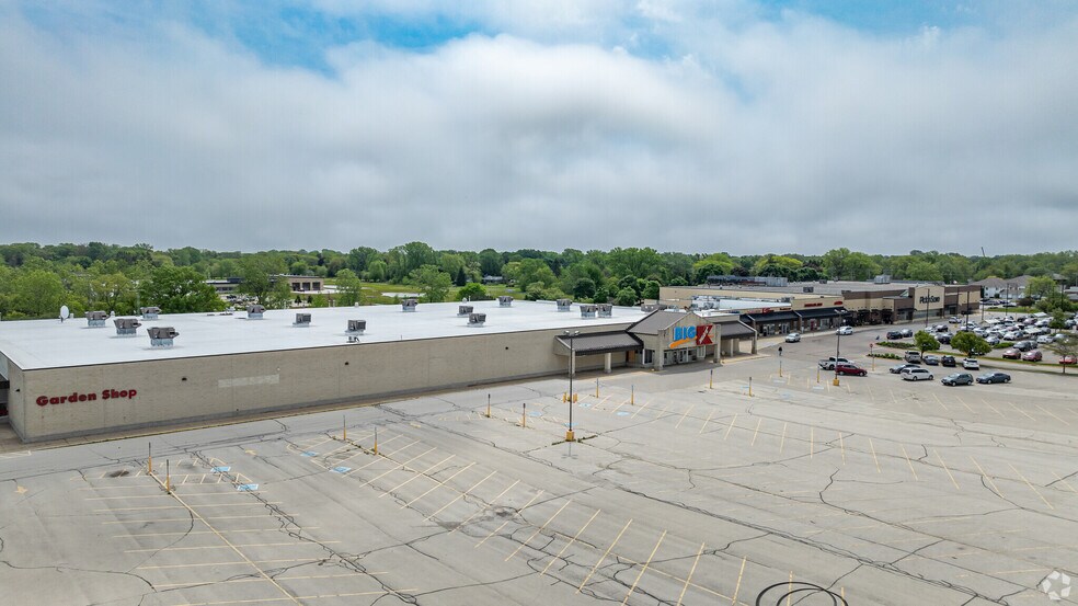 5141 Douglas Ave, Racine, WI à vendre - Photo du bâtiment - Image 2 de 4