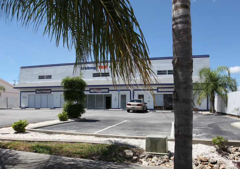 4516 SE 16th Pl, Cape Coral, FL for lease - Primary Photo - Image 3 of 21