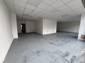 6-8 Pontygwindy Rd, Caerphilly à louer Photo intérieure- Image 1 de 1