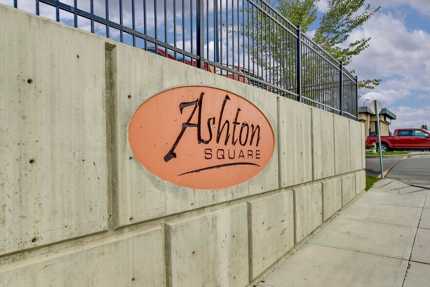 30 Country Hills Landng NW, Calgary, AB à vendre - Photo du bâtiment - Image 1 de 1