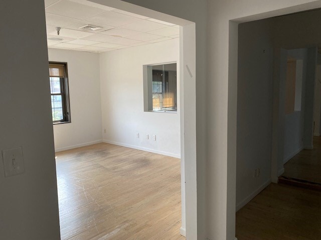 11-25 Middle Neck Rd, Great Neck, NY à louer - Photo intérieure - Image 3 de 10