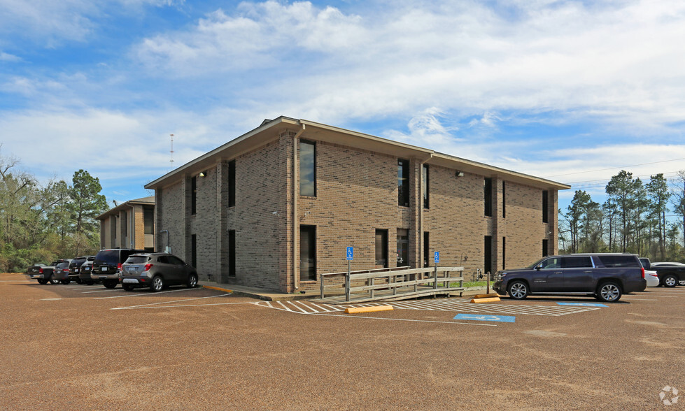 100 Commercial Cir, Conroe, TX for sale - Building Photo - Image 3 of 12