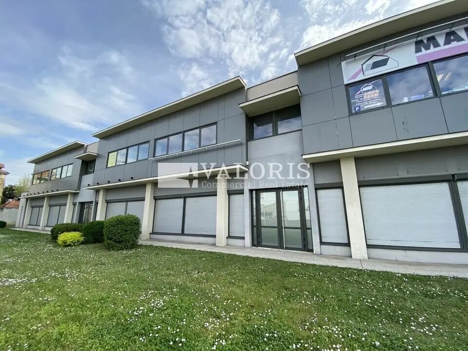 Retail in Saint-Priest for lease Building Photo- Image 1 of 8