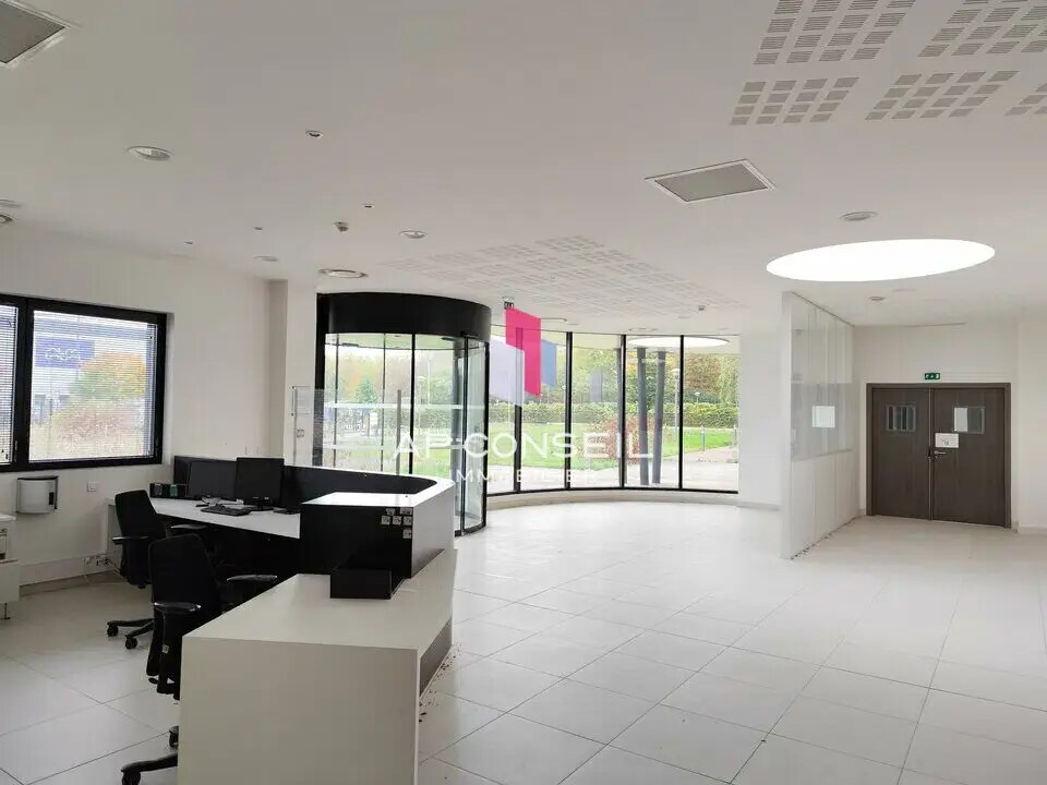 Industrial in Élancourt for lease Interior Photo- Image 1 of 5