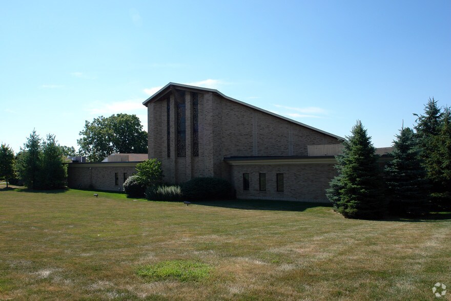 41671 W 10 Mile Rd, Novi, MI à louer - Photo principale - Image 1 de 1