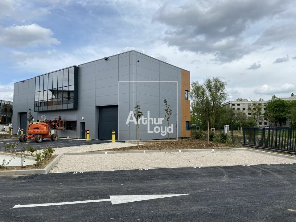Flex in Grigny for lease Building Photo- Image 1 of 6