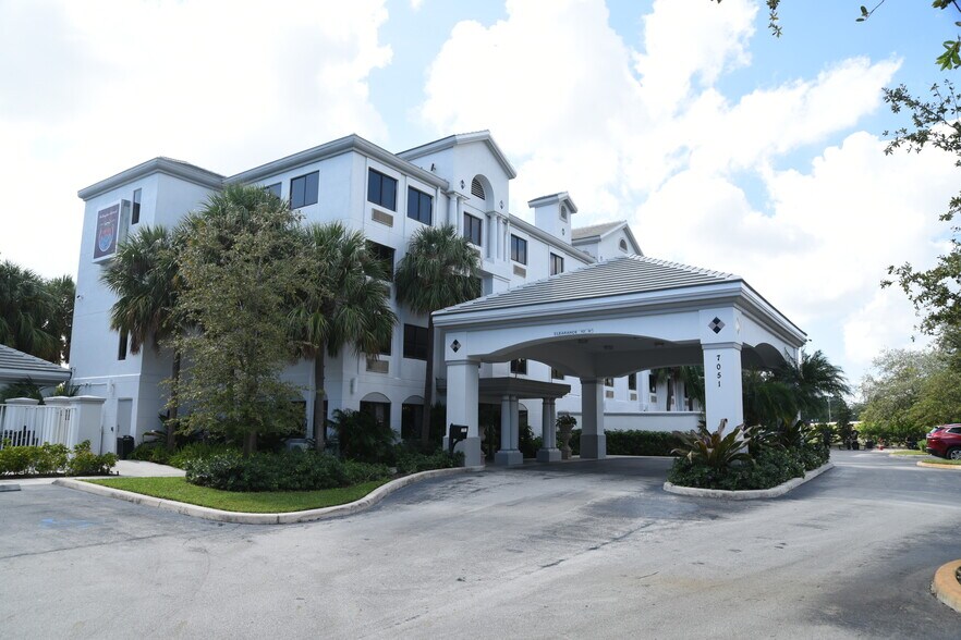 7051 Seacrest Blvd, Lantana, FL à vendre - Photo du bâtiment - Image 2 de 44