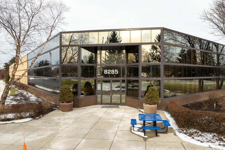 8285-8295 Darrow Rd, Twinsburg, OH à louer - Photo du bâtiment - Image 3 de 5