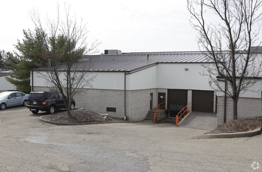 400 Business Center Dr, Pittsburgh, PA à louer - Photo du bâtiment - Image 2 de 12