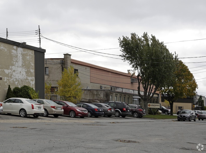 8826 Croi 5e, Montréal, QC for lease - Building Photo - Image 2 of 2