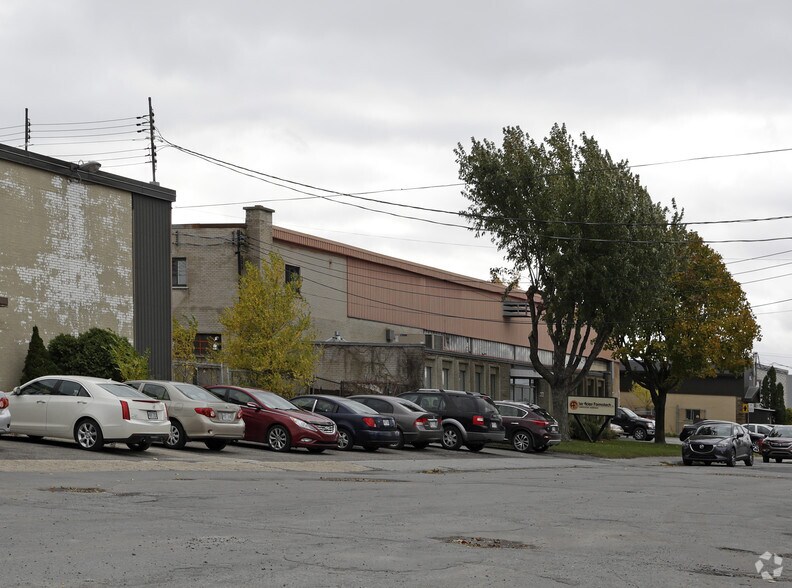 8826 Croi 5e, Montréal, QC à louer - Photo du bâtiment - Image 2 de 2