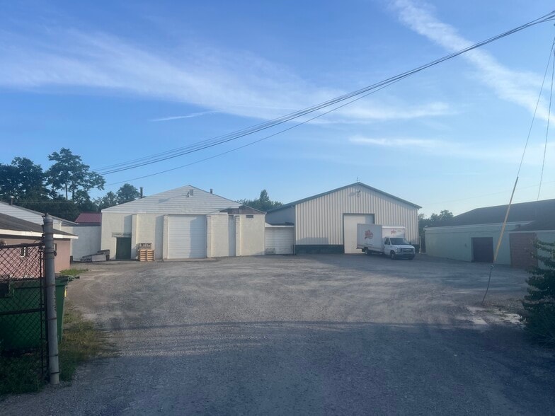 1205 Spring St portfolio of 5 properties for sale on LoopNet.ca - Building Photo - Image 3 of 33