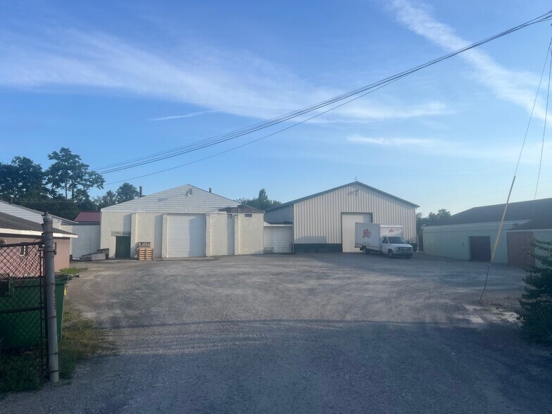 1205 Spring St portefeuille de 5 propriétés à vendre sur LoopNet.ca - Photo du bâtiment - Image 3 de 33