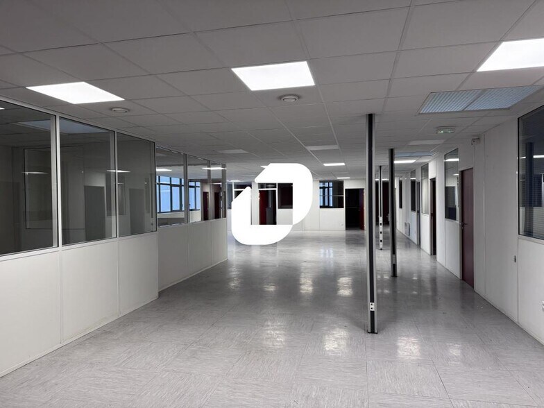Office in Houplines for lease - Interior Photo - Image 3 of 10