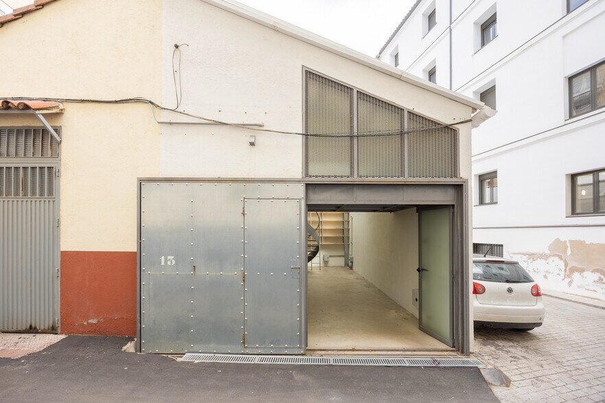 Immeuble residentiel dans Madrid, Madrid à vendre - Photo du bâtiment - Image 2 de 3