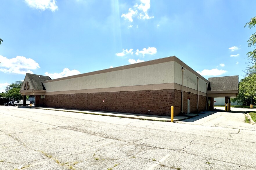 2515 N Knoxville Ave, Peoria, IL for lease - Building Photo - Image 3 of 5