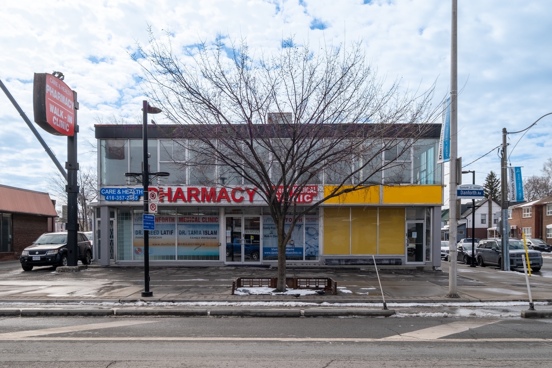 2927 Danforth Av, Toronto, ON à louer Photo du bâtiment- Image 1 de 11