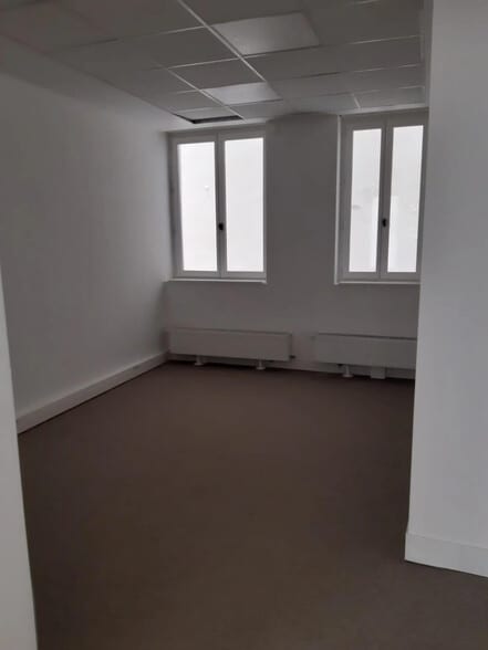 16 Rue Clauzel, Paris for lease - Interior Photo - Image 3 of 3