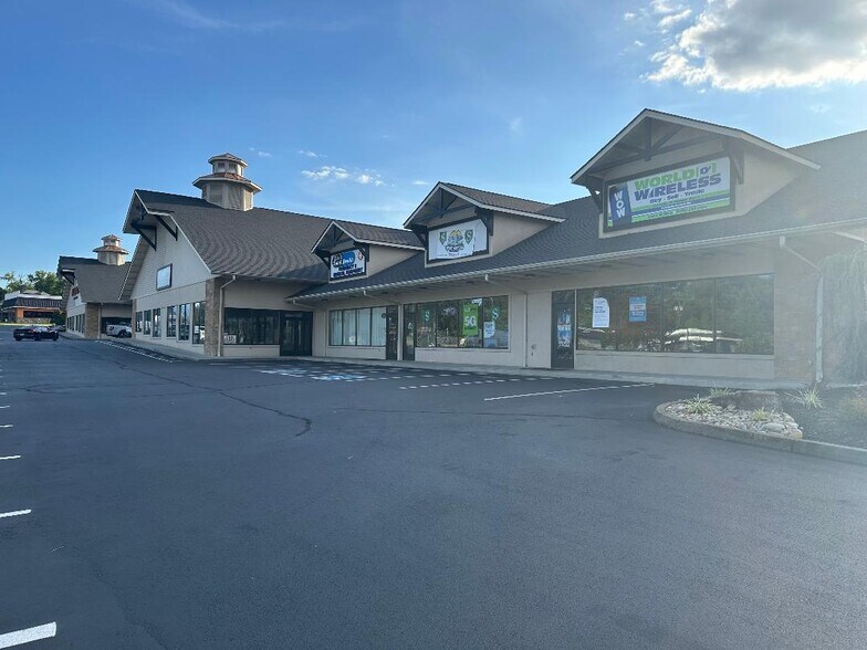 725 Parkway, Sevierville, TN à louer - Photo du bâtiment - Image 2 de 13