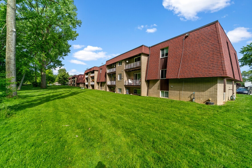 5216 E Lake Rd, Sheffield Lake, OH for sale - Building Photo - Image 3 of 66