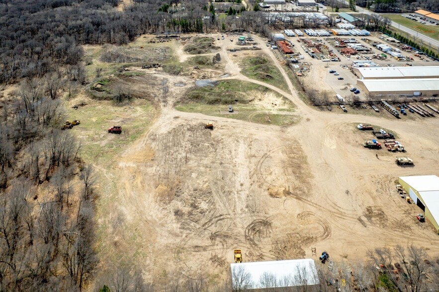 13655 Lake Dr, Forest Lake, MN for lease - Building Photo - Image 3 of 9