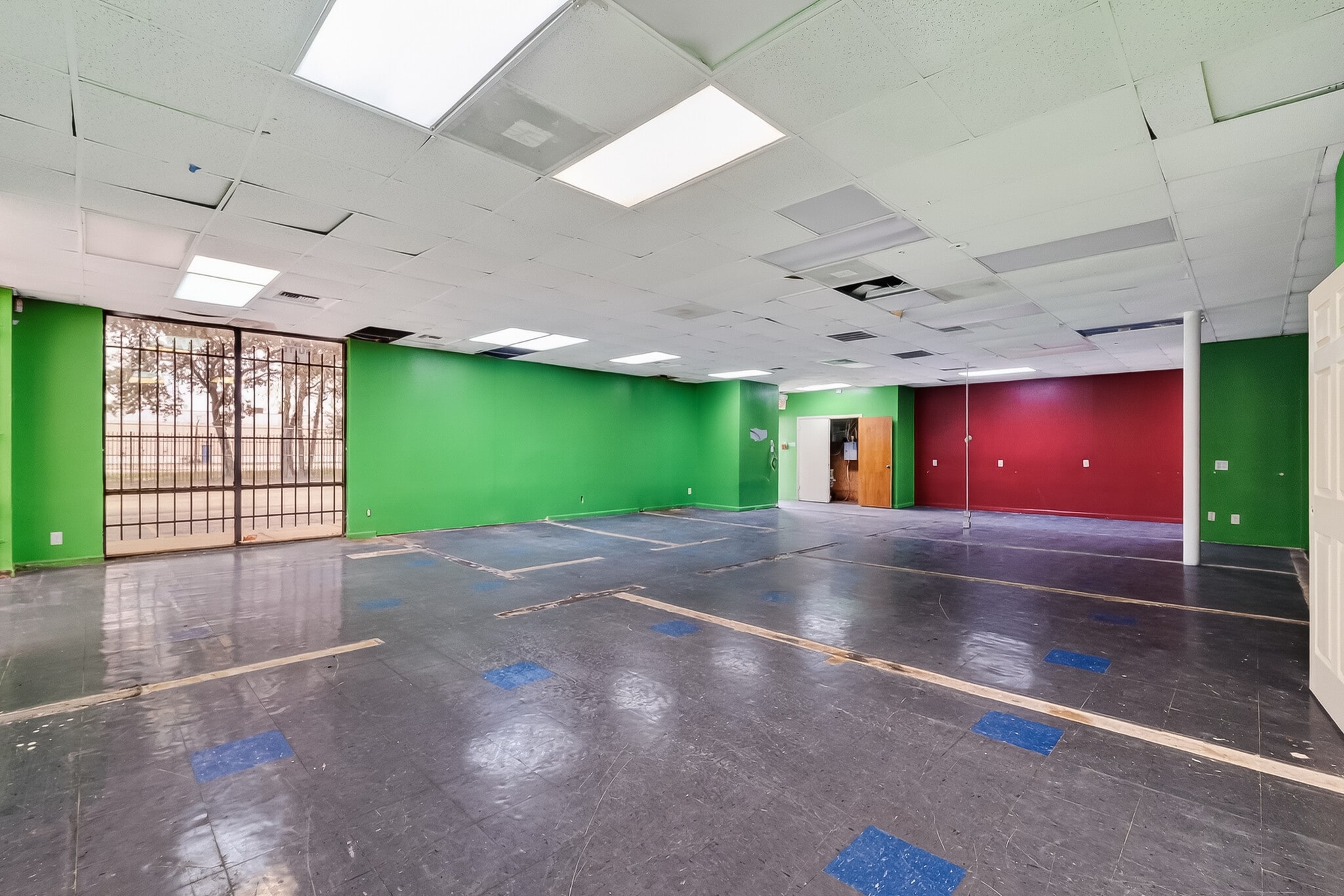 9809 Rowlett St, Houston, TX for lease Interior Photo- Image 1 of 11
