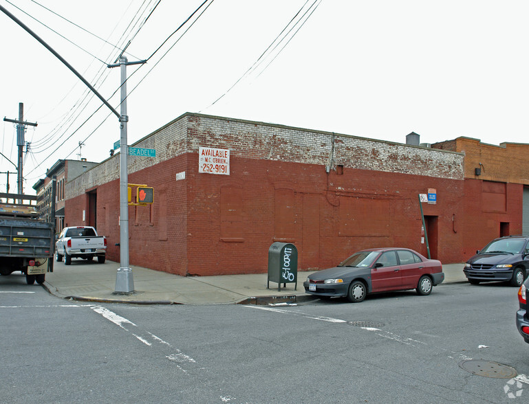 100 Beadel St, Brooklyn, NY à vendre - Photo principale - Image 1 de 1