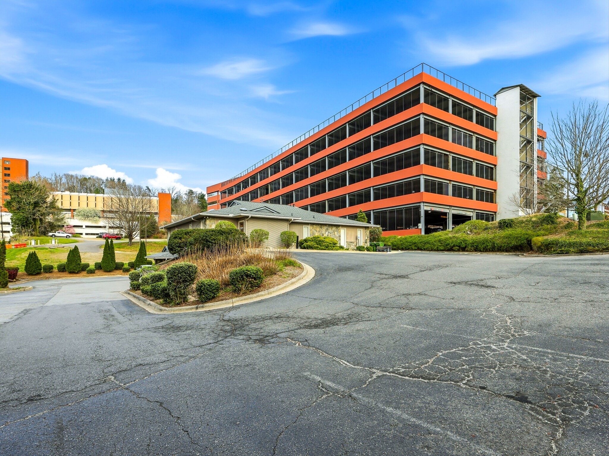 6 Brooklet St, Asheville, NC for sale Primary Photo- Image 1 of 59