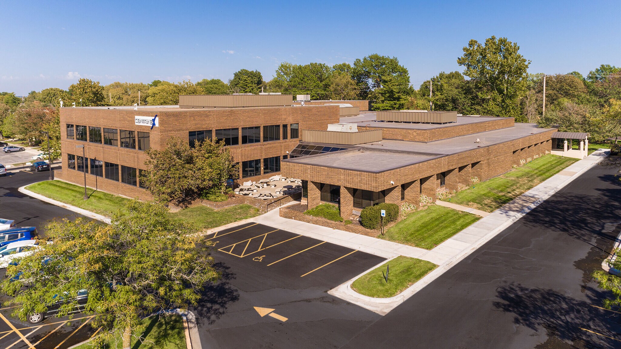 10310 W 84th Ter, Lenexa, KS for lease Primary Photo- Image 1 of 7