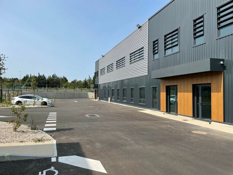 Office in Vedène for lease - Building Photo - Image 2 of 12