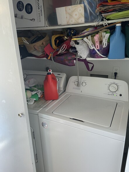 902 Azalea Ct, College Station, TX à vendre - Photo du bâtiment - Image 3 de 9