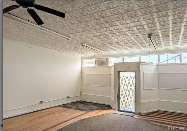 3001-3003 Corunna Rd, Flint, MI à louer - Photo du bâtiment - Image 2 de 10