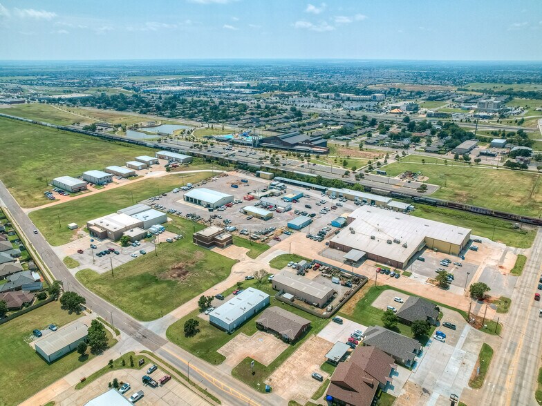 525 Tower Dr, Moore, OK à louer - Photo du bâtiment - Image 3 de 42