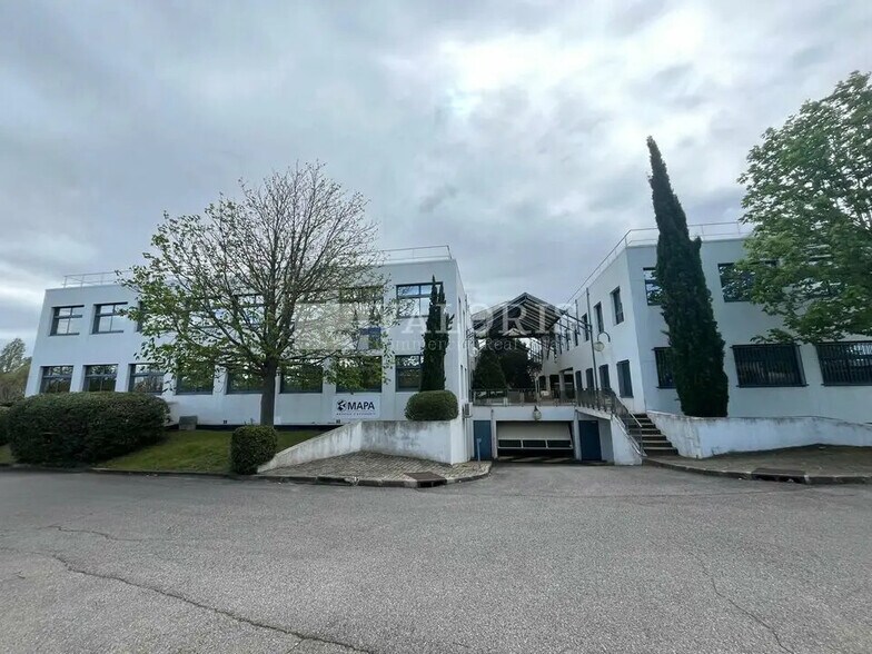 Office in Aix-en-Provence for lease - Building Photo - Image 2 of 10