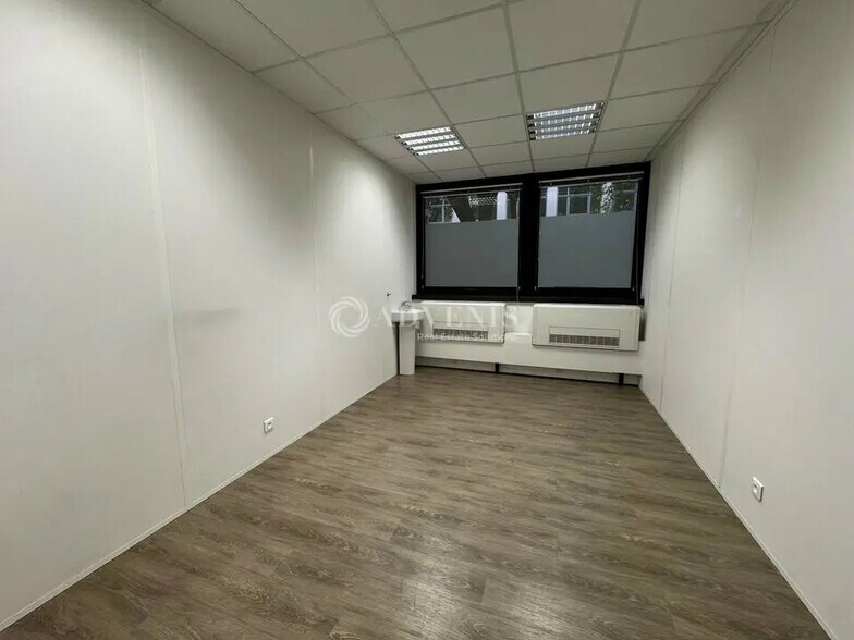 Office in Lognes for lease - Building Photo - Image 3 of 4