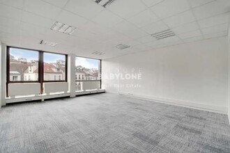 1 Rue Royale, Saint-Cloud for lease Building Photo- Image 2 of 3