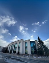 1540 Cornwall Rd, Oakville, ON for lease Building Photo- Image 1 of 8