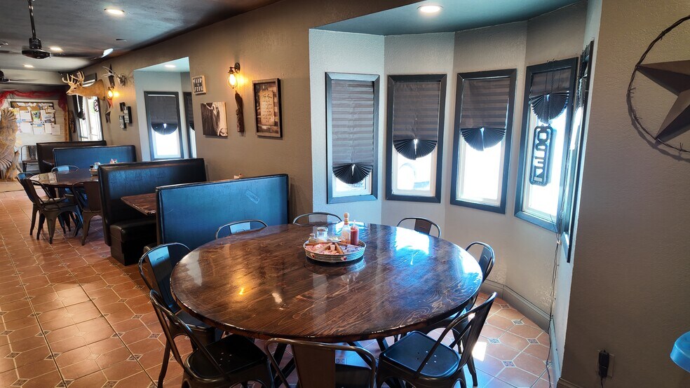 140 E 12th St, Imperial, NE à vendre - Photo du bâtiment - Image 3 de 26