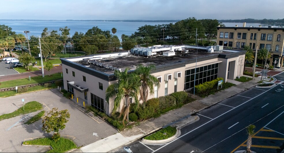 100 N Bay St, Eustis, FL à louer - Photo du bâtiment - Image 1 de 9