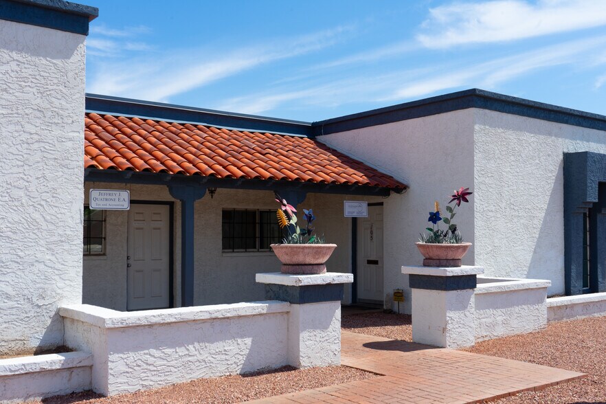 3030 E Cactus Rd, Phoenix, AZ à vendre - Photo du bâtiment - Image 2 de 6