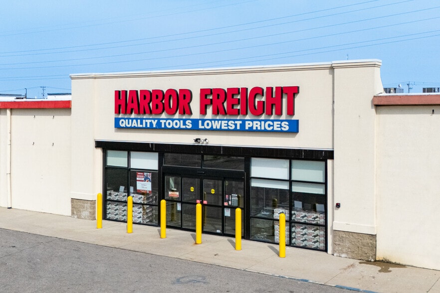 1950 Pipestone Rd, Benton Harbor, MI for lease - Building Photo - Image 2 of 16