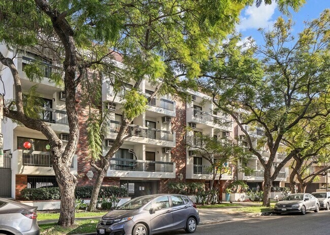 320 S Arnaz Dr, Los Angeles, CA for sale Primary Photo- Image 1 of 4